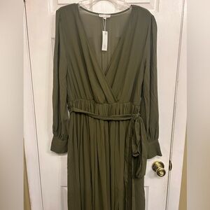 New with tags Baltic Born Green Maxi Dress Size XL.